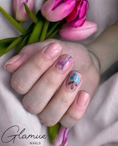 Floralni nail art Glamur Nails