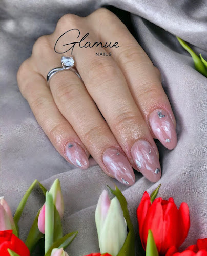 Ružičasti nail art Glamur Nails